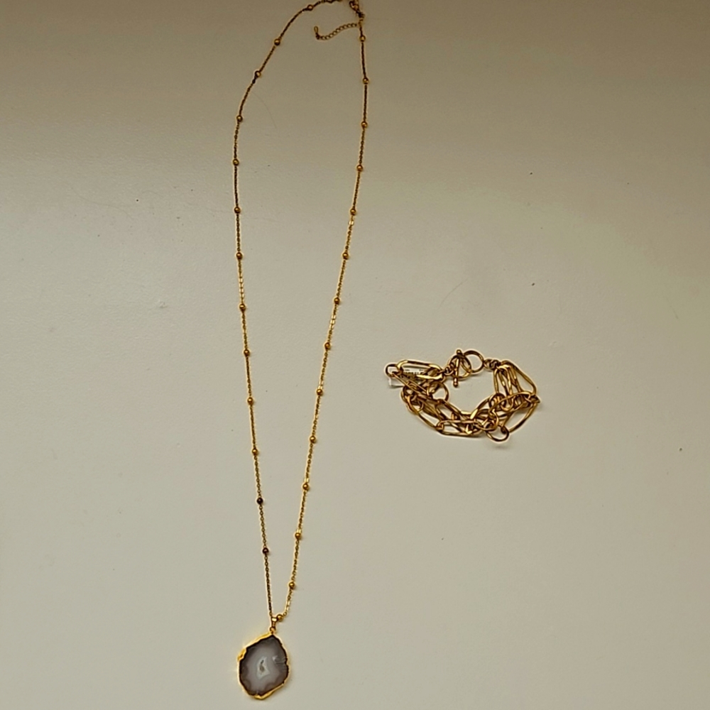 Bundle of agate necklace and BR bracelet